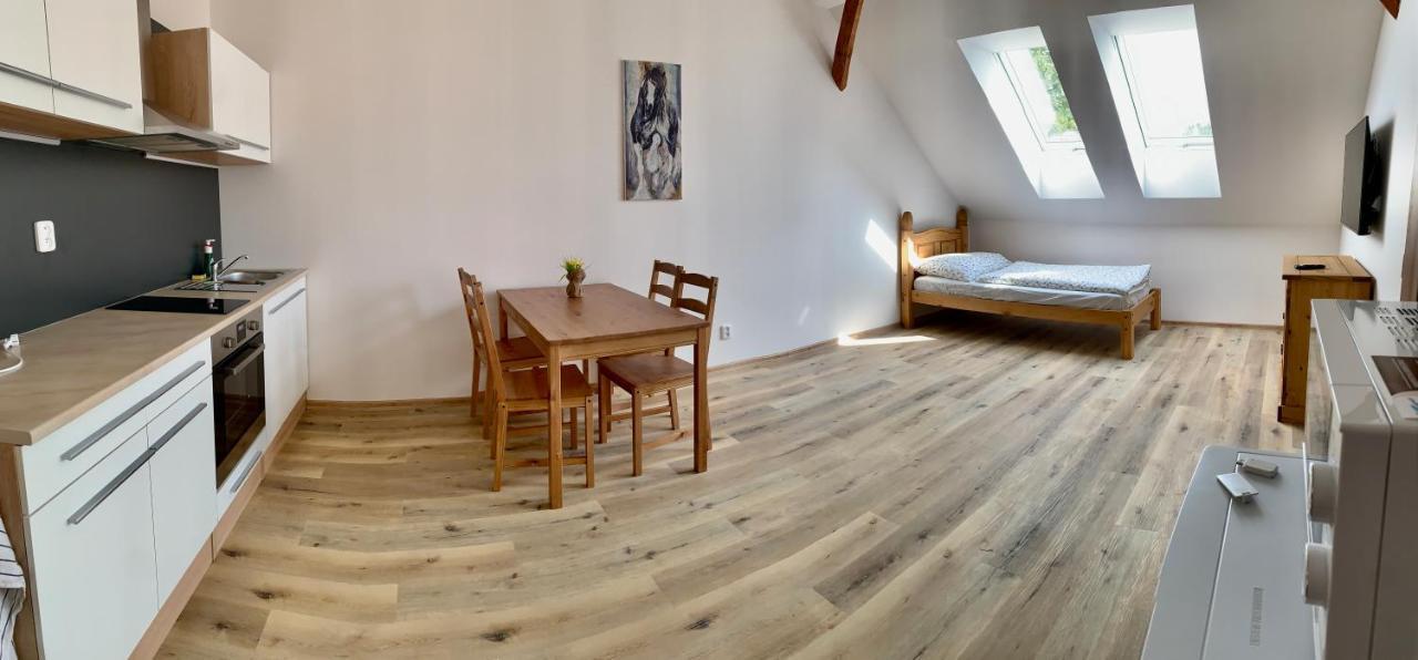 Apartmany Statek Bezdedice Hostomice エクステリア 写真