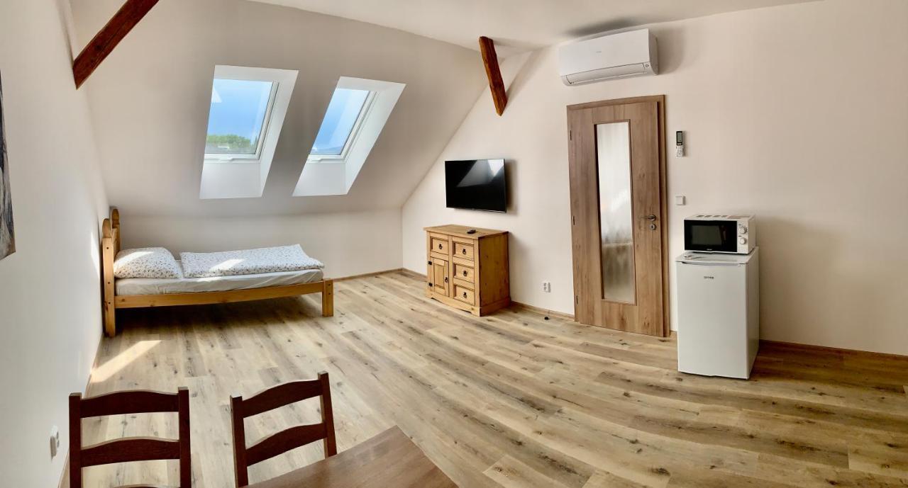 Apartmany Statek Bezdedice Hostomice エクステリア 写真